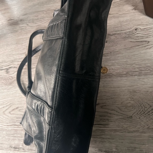 Stylish Black and Beige Tote Bag - Picture 5 of 10